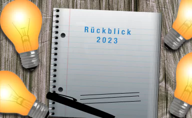 Schreibblock auf dem Rückblick 2023 geschrieben steht